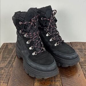 Pajar Waterproof Black Quilted Lace Up Boots 7-7.5 Lug